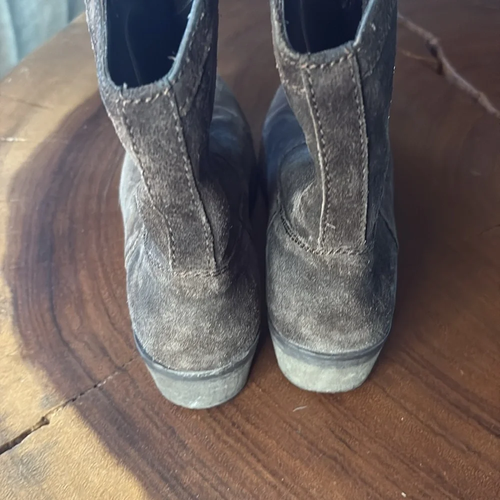 J Renee Embroidered Brown Suede Ankle Boots/ Size 10 - Picture 7 of 9